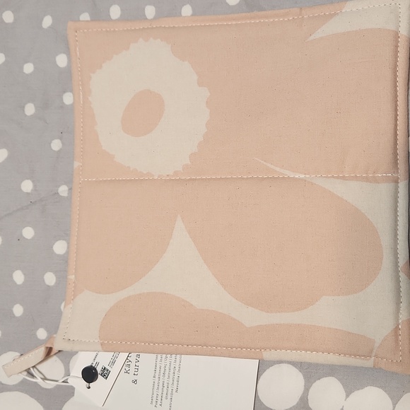 Marimekko  Small Cotton Unikko Peach Pot Holder - Picture 2 of 5